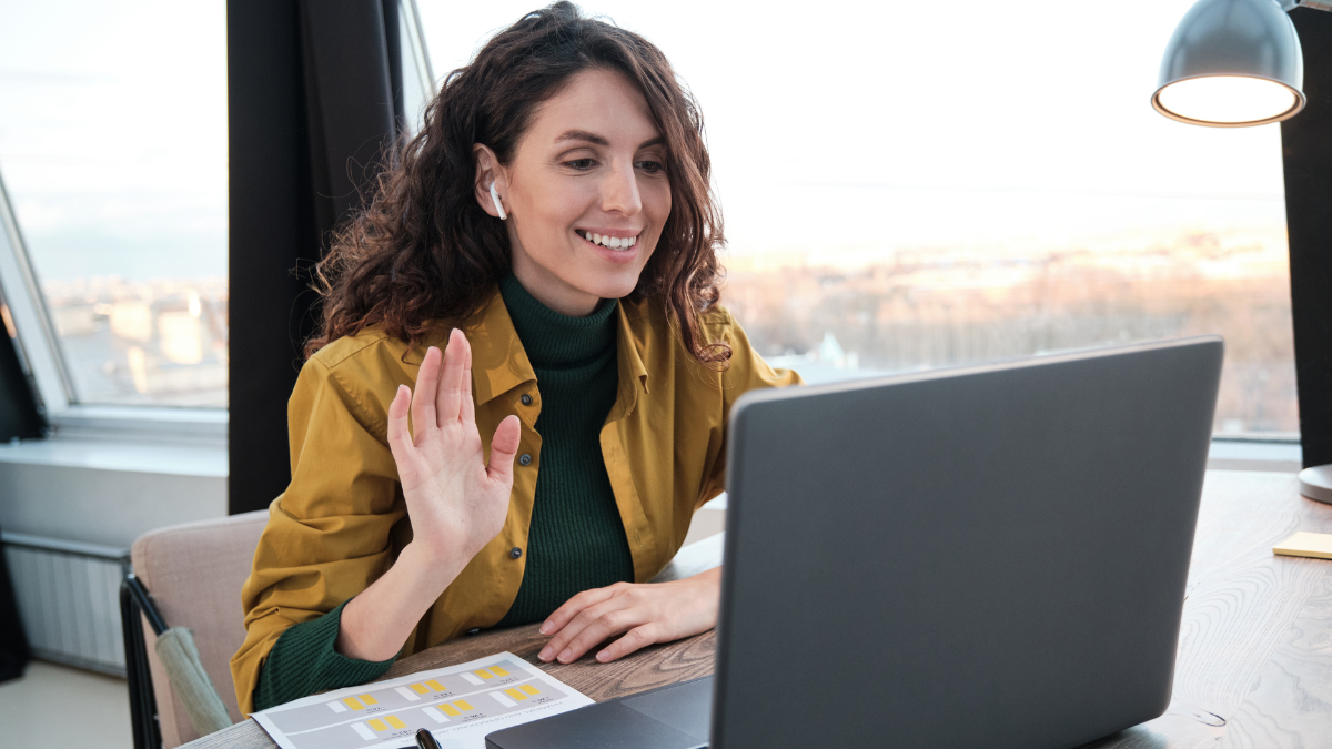 Woman speaking to someone via a laptop